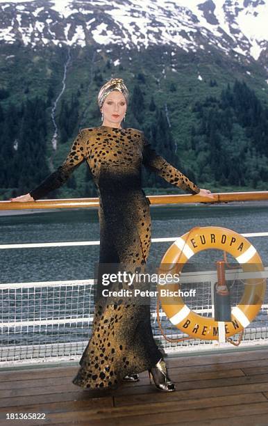 Margot Werner, Kreuzfahrt von Vancouver nach Anchorage, "MS Europa", Alaska, USA, Nordamerika, 10. Hochzeitstag, Kreuzfahrtschiff, Schiff, Reling,...