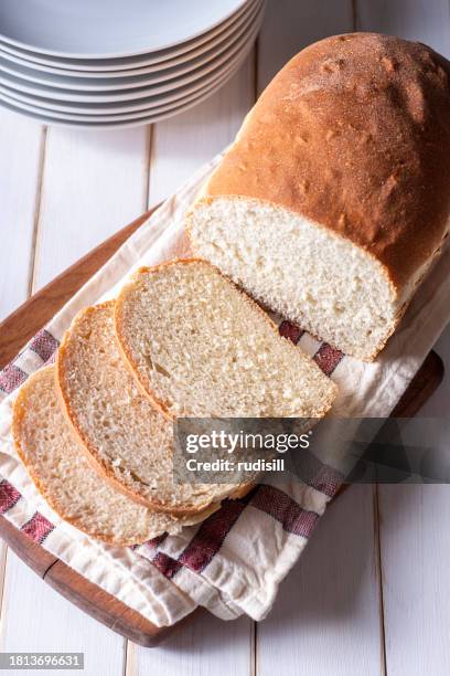 pan casero - pan blanco fotografías e imágenes de stock