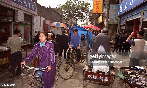 Gasse in der Stadt Xian, Hauptstadt der Provinz Shanxi, China, Asien, , Rundreise, Reise, Fahrradfahrer, Markt, Einheimische, LG/MW, P.-Nr:...