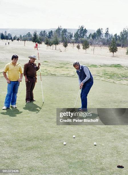 Siegfried Rauch , Golf-Partner, Urlaub neben den Dreharbeiten zur ARD-Serie "Mein Freund Winnetou" vom französischen Fernsehen "Antenne 2", Folge 1...