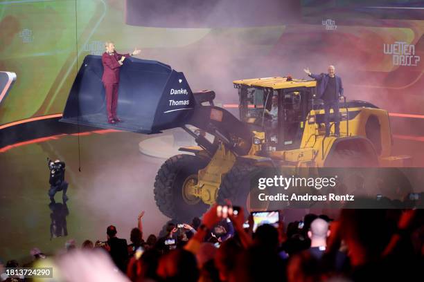 Thomas Gottschalk waves goodbye after the "Wetten, Dass ...?" tv show on November 25, 2023 in Offenburg, Germany.