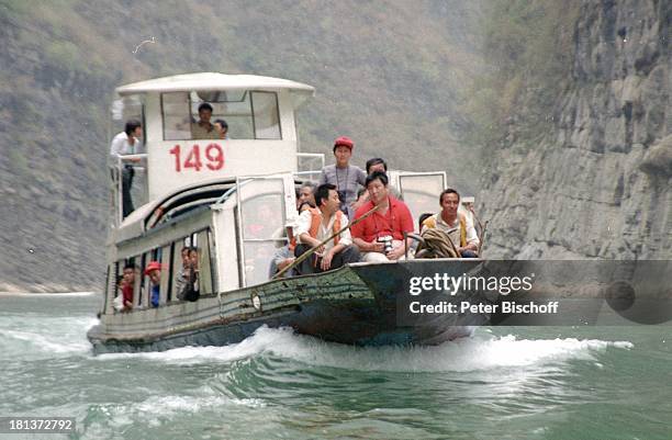 Boot, Fluss Jangtse , Kreis Wushan, Stadt Chongqing, Volksrepublik China, Asien, Rundreise, Reise, Gewässer, Berge, Gebirge, Landschaft,...