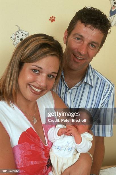 Albert Oberloher , Ehefrau Catherine , Tochter Alina Marie , Homestory, Bad Abbach bei Regensburg, Bayern, Deutschland, Europa, Familie, Baby,