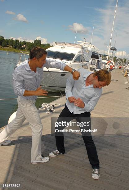 Andreas Brucker , Julian Weigend , ZDF-Sonntagsfilm Inga Lindström-Film, Folge 31 "Das Herz meines Vaters", Bullandö Marina, Värmdö bei Stockholm,...