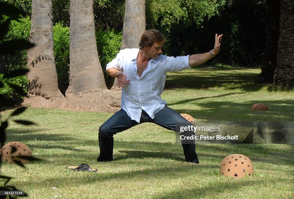 Hendrik Duryn (privat beim Tai Chi), neben den Dreharbeiten zur