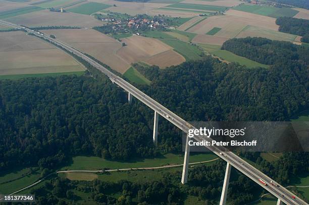 Rundflug mit Propeller-Maschine vom Motorflieger-Club, Schwäbisch-Hall, Baden-Württemberg, Deutschland, Europa, Brücke, Luftaufnahme, Reise,