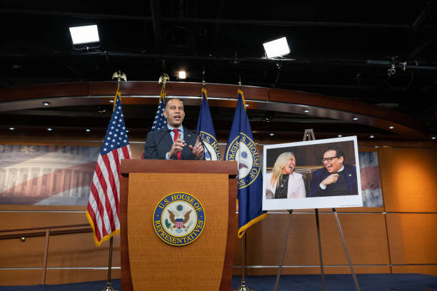 DC: January US Shutdown Odds Lessen As House GOP Softens Demands
