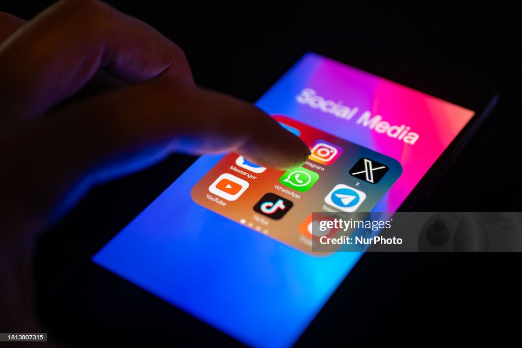 Social Media App - Photo Illustration