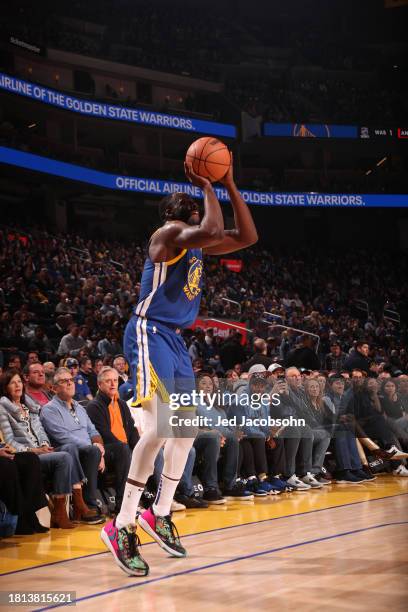 Draymond Green of the Golden State Warriors shoots a three point basket during the game against the LA Clippers on November 30, 2023 at Chase Center...