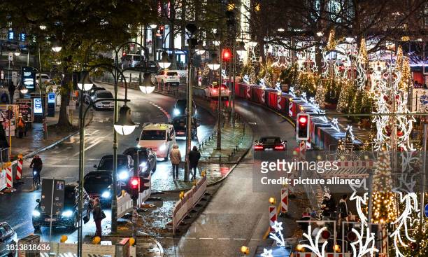 November 2023, Berlin: Cars drive past the Christmas market on Breitscheidplatz on Kurfürstendamm. On there was an attack on this Berlin Christmas...