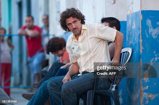 Cuban singer Roberto Carcasses during a concert of singer songwriter Silvio Rodriguez in Havana, Cuba, on September 20, 2013. AFP PHOTO/YAMIL LAGE