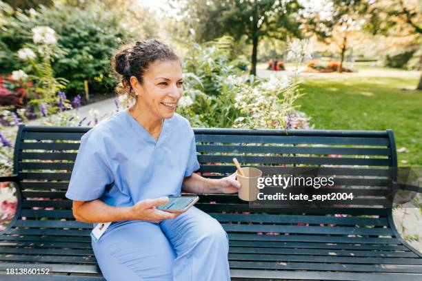 nurse during her lunch break - healthcare workers lunch stock pictures, royalty-free photos & images