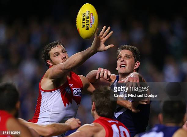 Shane Mumford of the Swans and Aaron Sandilands of the Dockers contest for the ball during the AFL Second Preliminary Final match between the...