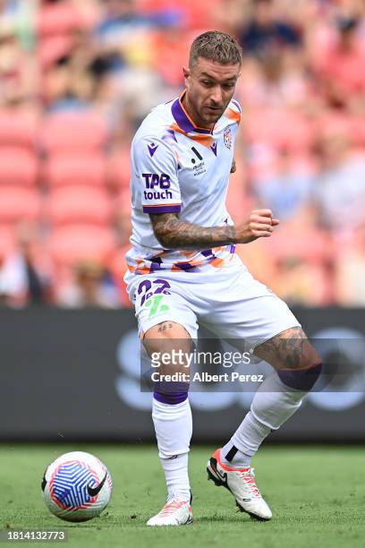 Adam Taggart of Perth in action during the A-League Men round five match between Brisbane Roar and Perth Glory at Suncorp Stadium, on November 26 in...