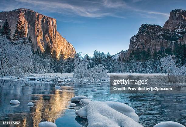 yosemite winter at the gates - yosemite national park stock-fotos und bilder