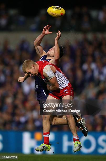 Hayden Ballantyne of the Dockers marks the ball against Daniel Hannebery of the Swans during the AFL Second Preliminary Final match between the...