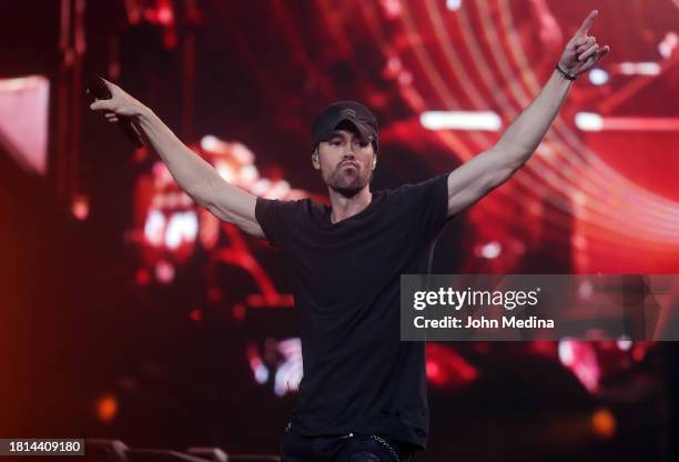 Enrique Iglesias performs during The Trilogy Tour at Footprint Center on November 25, 2023 in Phoenix, Arizona.