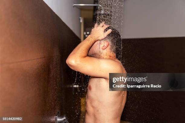 side view of a man taking a shower - men taking a shower fotografías e imágenes de stock