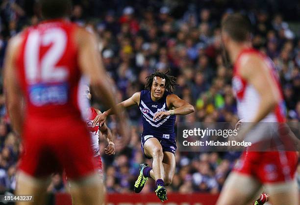 Tendai Mzungu of the Dockers kicks the ball during the AFL Second Preliminary Final match between the Fremantle Dockers and the Sydney Swans at...