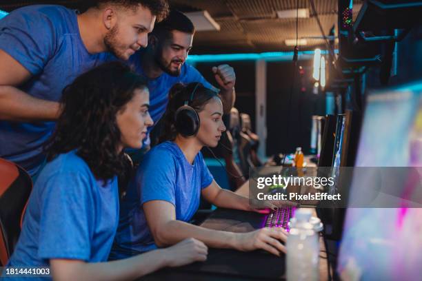 Pretty Esports Fans 1,923 Esports Fans Stock Photos, High-Res Pictures, and Images - Getty ...