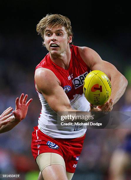 Dane Rampe of the Swans handpasses the ball during the AFL Second Preliminary Final match between the Fremantle Dockers and the Sydney Swans at...