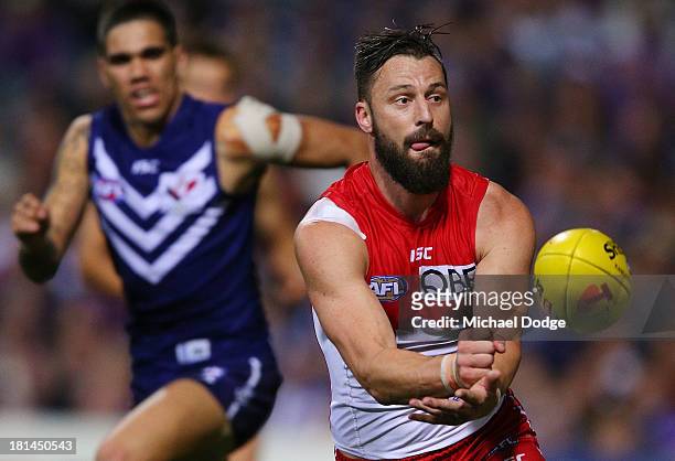 Nick Malceski of the Swans handpasses the ball during the AFL Second Preliminary Final match between the Fremantle Dockers and the Sydney Swans at...