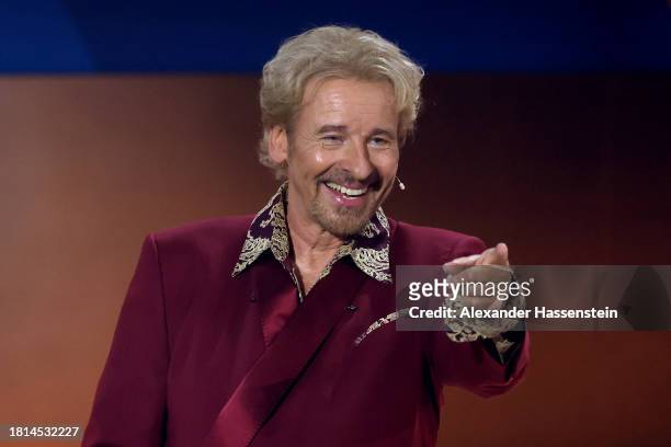 Thomas Gottschalk speaks on stage during the "Wetten, Dass ...?" tv show on November 25, 2023 in Offenburg, Germany.