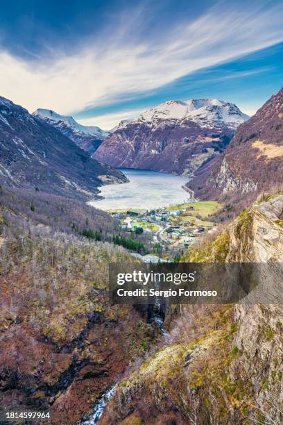 high-angle view of geirangerfjorden in norway - geirangerfjord winter stockfoto's en -beelden