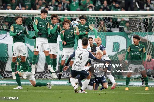 Taishi Taguchi of JEF United Chiba in action during the J.LEAGUE J1 Promotion Play-Off semi final between Tokyo Verdy and JEF United Chiba at...