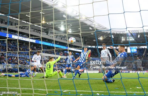 Can Uzun of 1. FC Nuernberg scores the team's first goal during the Second Bundesliga match between Karlsruher SC and 1. FC Nürnberg at BBBank...