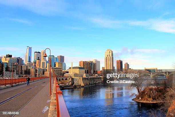 minneapolis downtown - minnesota skyline stock-fotos und bilder