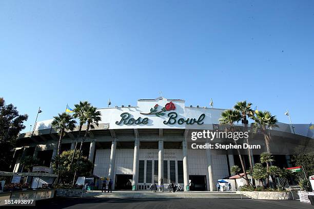 An exterior view of the Rose Bowl efore the game between the New Mexico State Aggies and the UCLA Bruins on September 21, 2013 in Pasadena,...