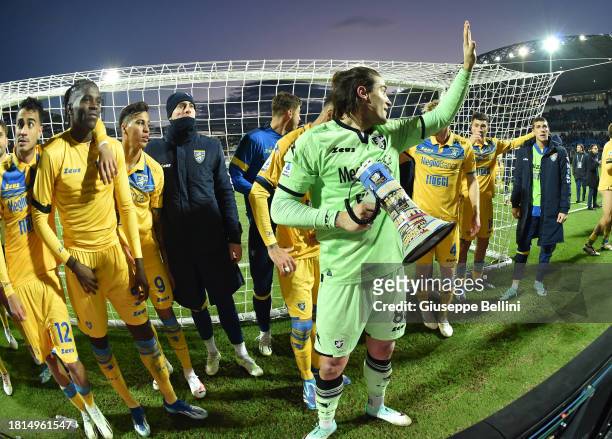 Players of Frosinone Calcio celebrate the victory after the Serie A TIM match between Frosinone Calcio and Genoa CFC at Stadio Benito Stirpe on...