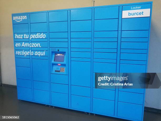 Amazon Collection Locker 157 Amazon Locker Stock Photos, High-Res Pictures, and Images - Getty ...