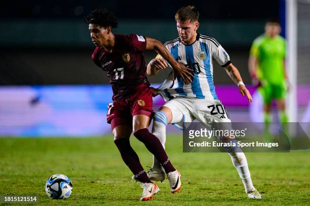 Maiken Gonzalez of Venezuela fights for the ball with Franco Mastantuono of Argentina during FIFA U-17 World Cup Round of 16 match between Argentina...
