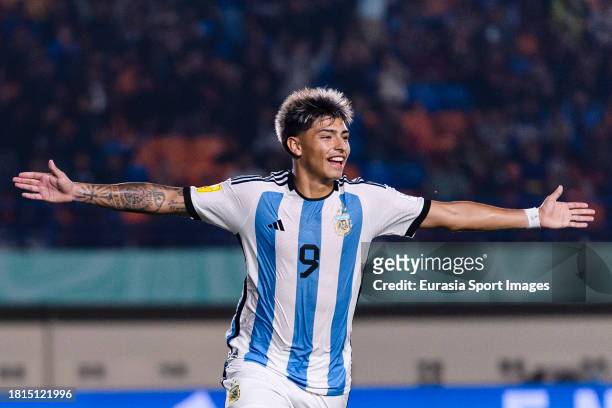 Agustin Ruberto of Argentina celebrates his goal by free kick during FIFA U-17 World Cup Round of 16 match between Argentina and Venezuela at Si...