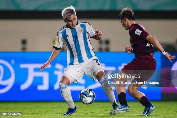 Ian Subiabre of Argentina plays against Luis Balbo of Venezuela during FIFA U-17 World Cup Round of 16 match between Argentina and Venezuela at Si...