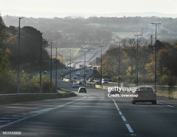 country traffic - vanuit een auto stockfoto's en -beelden
