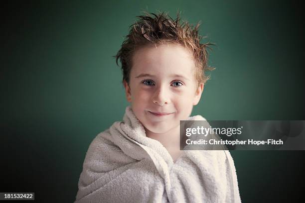 after bath portrait - envuelto en una toalla fotografías e imágenes de stock