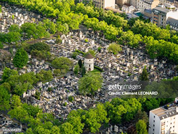 close-up aerial view of the cimetière de montparnasse (montparnasse graveyard), paris, ile-de-france (ile de france), central france. - tour montparnasse stock pictures, royalty-free photos & images