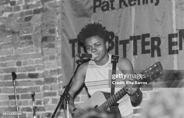 Singer, songwriter, Tracy Chapman in concert at the club, Bitter End in Greenwich Village, New York City, May 4, 1988.