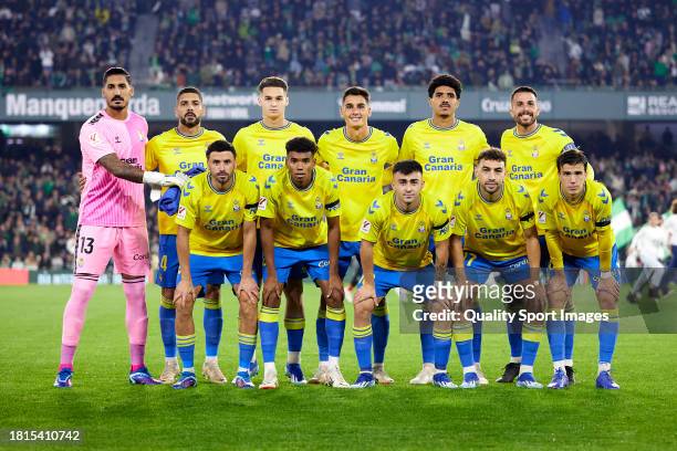 The UD Las Palmas team line up for a photo prior to kick off during the LaLiga EA Sports match between Real Betis and UD Las Palmas at Estadio Benito...