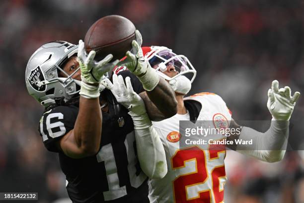 Jakobi Meyers of the Las Vegas Raiders catches a pass in front of Trent McDuffie of the Kansas City Chiefs for a first down during the third quarter...