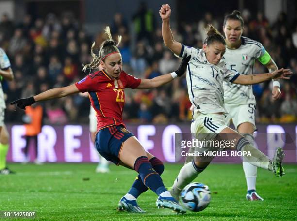 Spain's forward Athenea del Castillo shoots and scores the opening goal despite being challenged by Italy's defender Lisa Boattin during the UEFA...