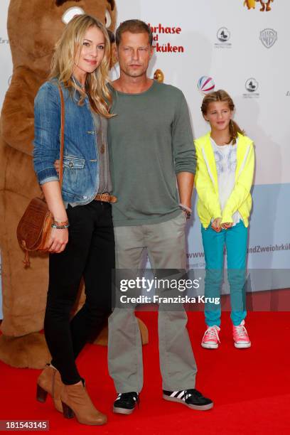 Til Schweiger, Svenja Holtmann and Emma Schweiger attend the 'Keinohrhase und Zweiohrkueken' Premiere at CineStar on September 22, 2013 in Berlin,...