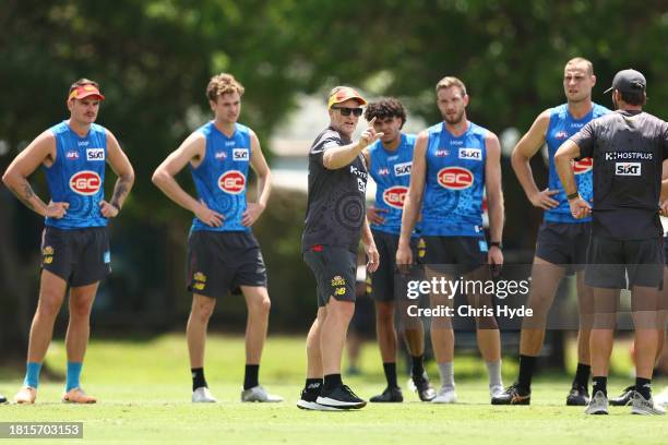 Head Coach Damien Hardwick speaks to players during a Gold Coast Suns AFL training session at Heritage Bank Stadium on November 27, 2023 in Gold...