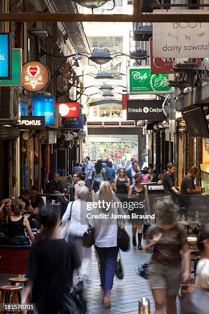 centre place laneway, melbourne - melbourne laneway stock pictures, royalty-free photos & images