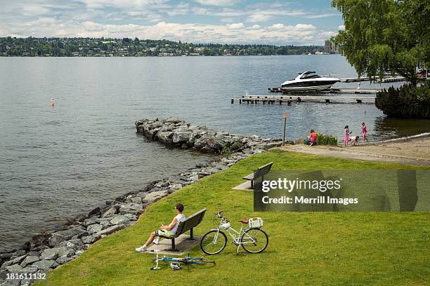 bellevue medina beach park - bellevue washington state fotografías e imágenes de stock