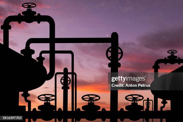gas pipeline at sunset. gas supply - aardgas stockfoto's en -beelden