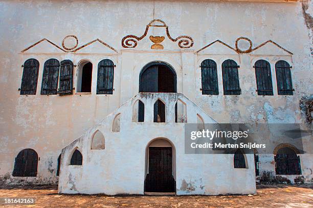 exterior of elmina castle chapel - accra stock pictures, royalty-free photos & images